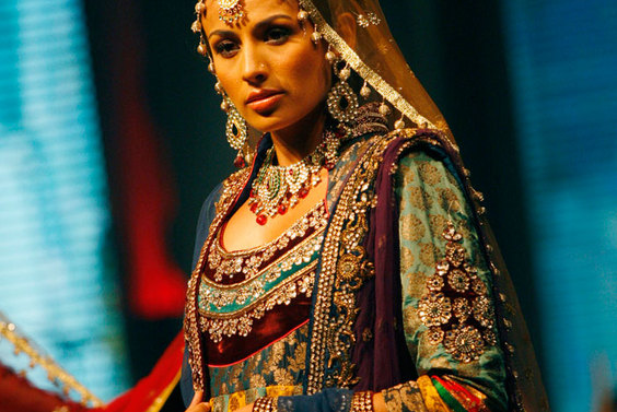 IIFA-2010-fashion-show-00123 (9)
